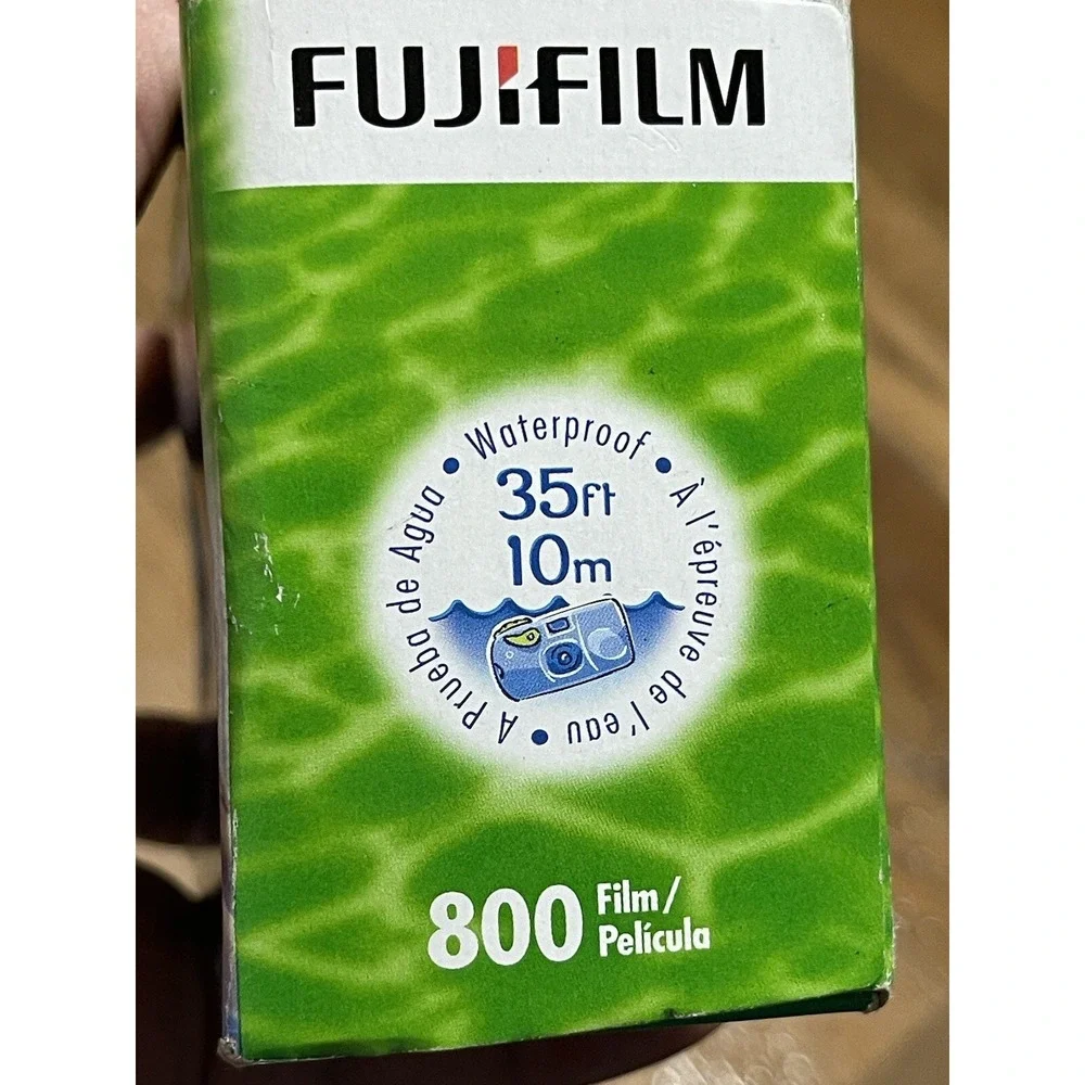 Fujifilm Quick Snap New Waterproof Camera 27 Exposure 35mm 4/21